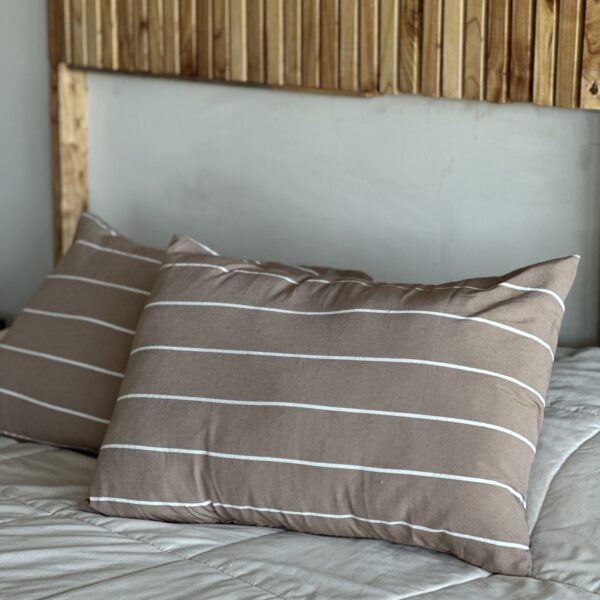 Funda Tostado con Rayas | 50x70cm
